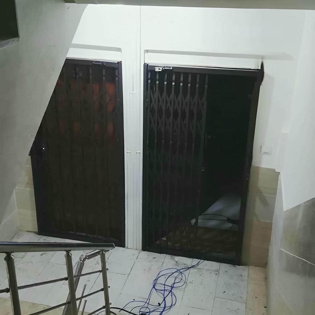 گارد آکاردئونی سفید با شبکه ساده فلزی