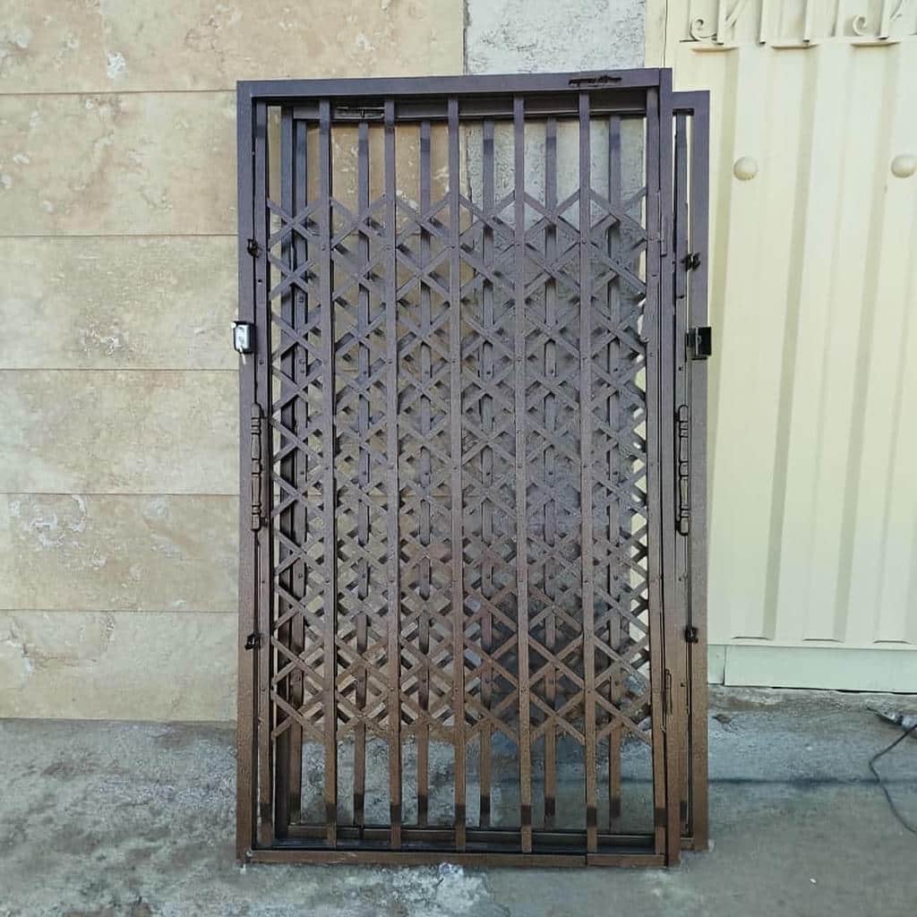 گارد جمع شونده فلزی با شبکه منظم