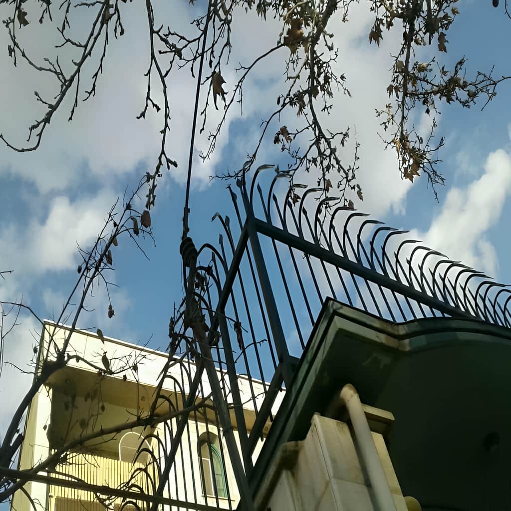 گارد فلزی دیواری با پوشش مات شیراز