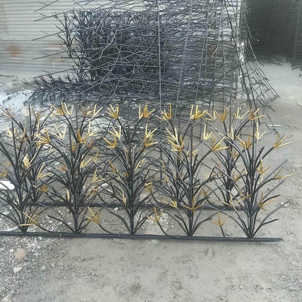 گارد فلزی دیواری روی نمای آجری استان قزوین
