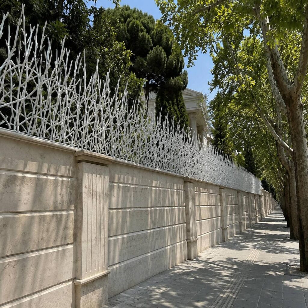 گارد فلزی دیواری مشکی پروژه استان قم