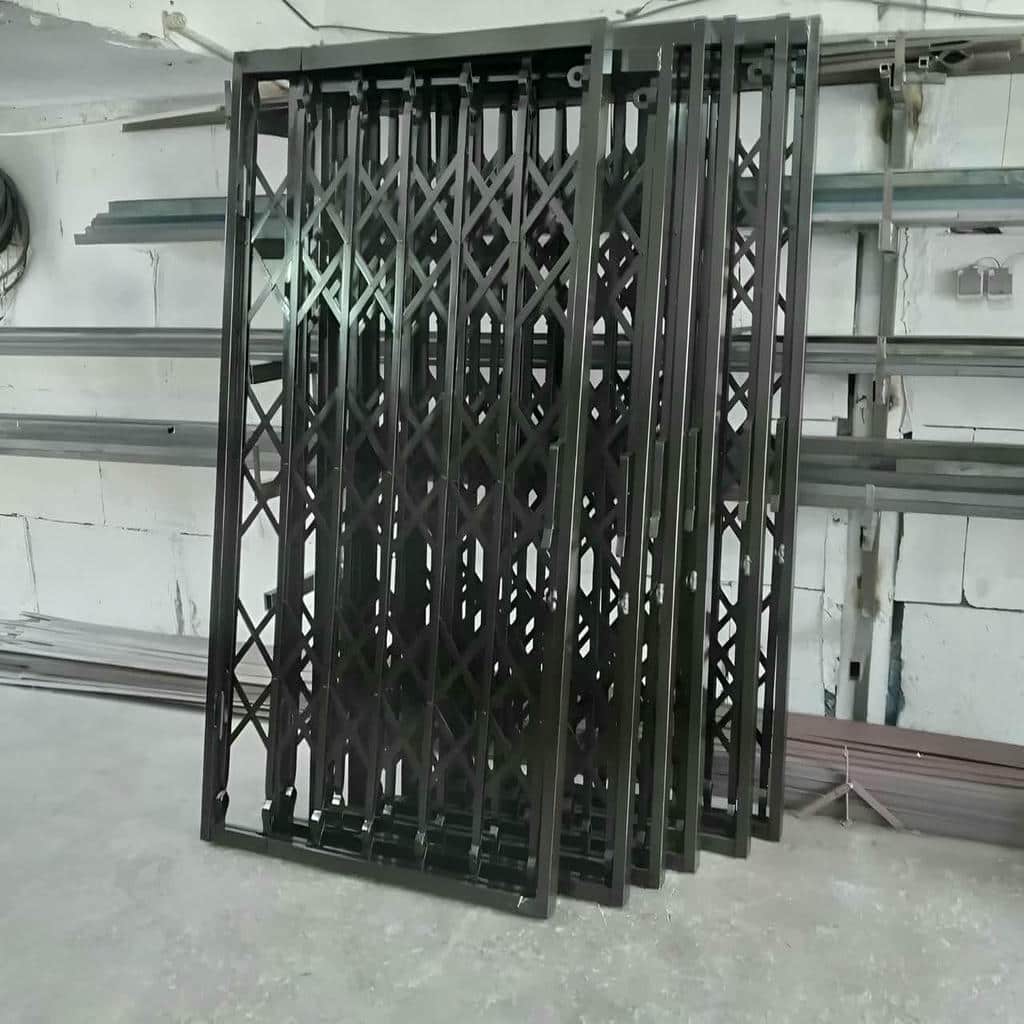 مرکز تخصصی فروش و سفارش حفاظ درب آکاردئونی در استان اصفهان