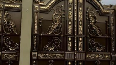 درب حیاط فلزی خاکستری در استان کرمان