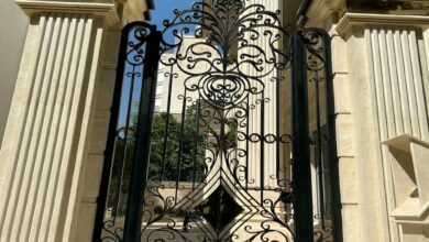 درب حیاط فلزی خاکستری در زاهدان